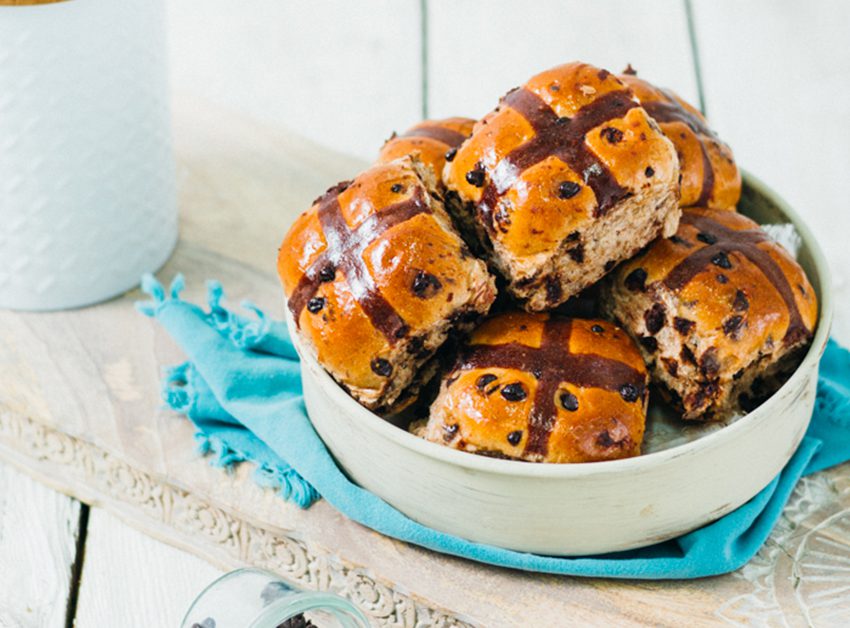 Chocolate-Chip-Hot-Cross-Buns-850x628-1.jpg